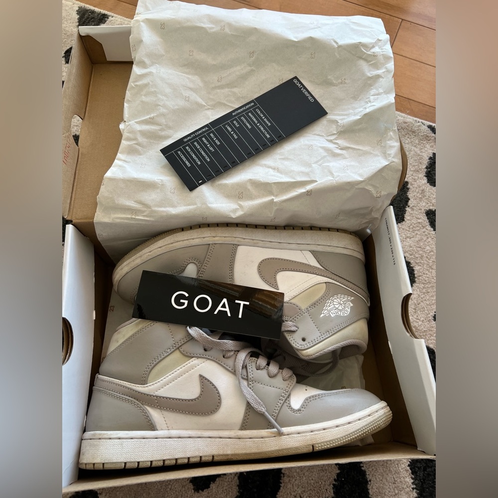 Air Jordan 1 MID